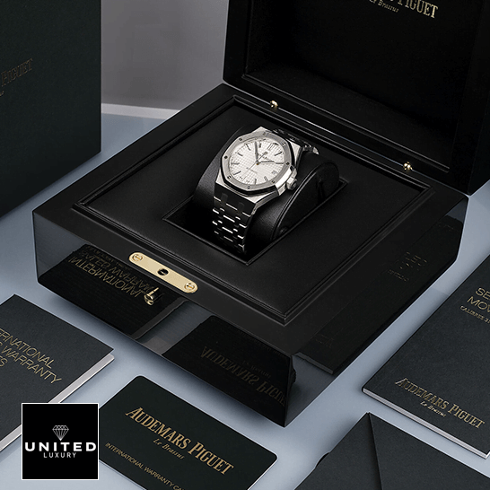 Audemars Piguet Royal Oak 15403IP.OO.1220IP.01 "Silver Dial" 1:1 Clone Edition audemars piguet royal oak selfwinding white dial 15400ST.OO .1220ST Audemars Piguet Royal Oak White Dial Replica in the box next to warranty card