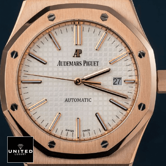 Audemars Piguet Royal Oak 15400OR.OO.1220OR.02 High-End Replica 1:1 audemarspiguet royaloak 15400OR.OO .1220OR.02 replica front Audemars Piguet Royak Oak White Dial Gold Replica close analog view