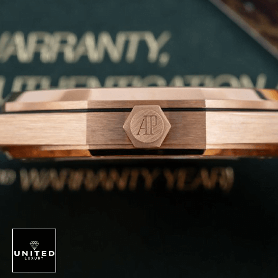 Audemars Piguet Royal Oak 15400OR.OO.1220OR.02 High-End Replica 1:1 audemarspiguet royaloak 15400OR.OO .1220OR.02 replica rightside Audemars Piguet Royal Oak 15400OR.OO_.1220OR.02 Gold Case Replica Crown / Push button