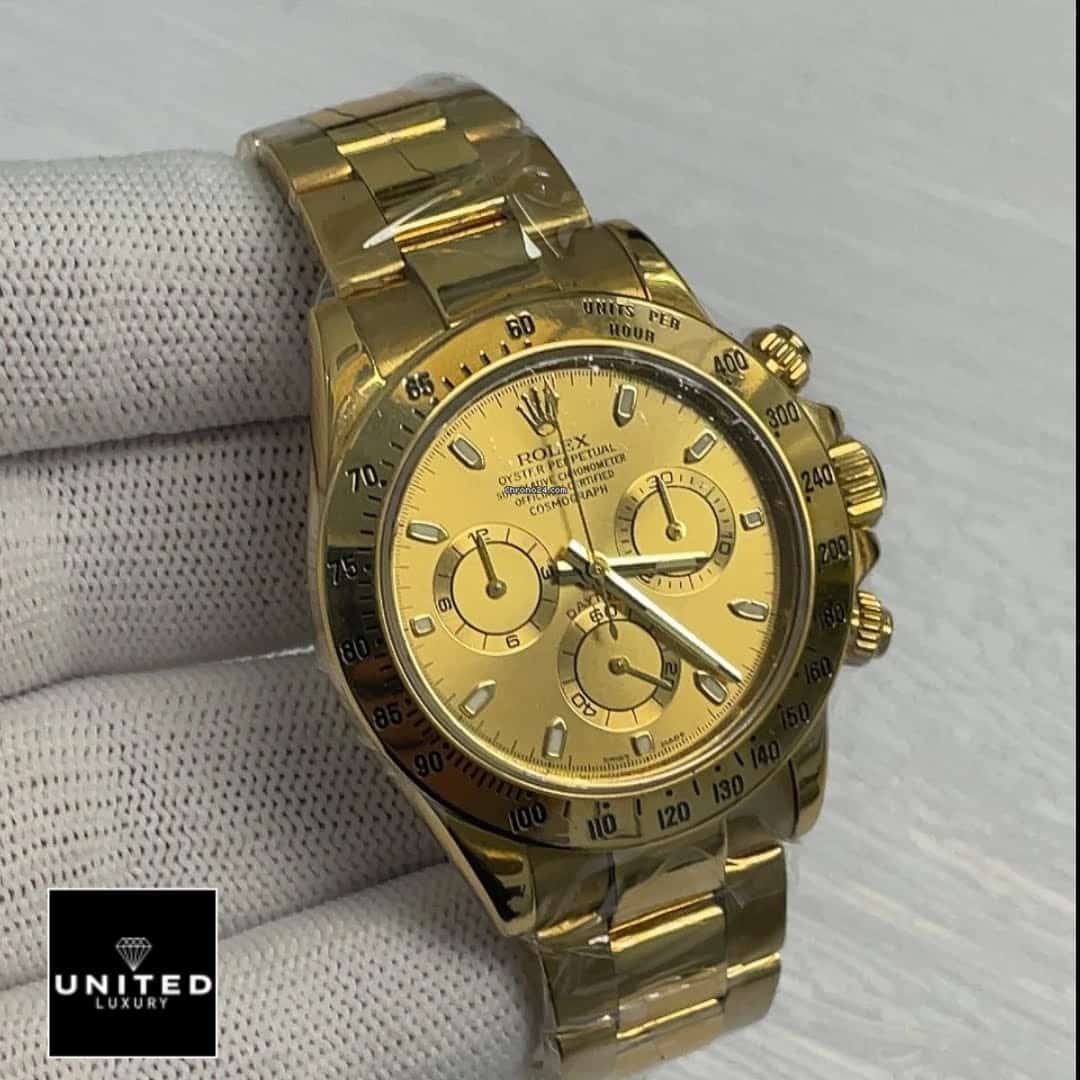 Rolex Daytona Cosmograph 116508-0006 Handcrafted Clone Quality Yeni Proje 44 Rolex Daytona Cosmograph 116508 Yellow Gold Oyster Replica on his hands