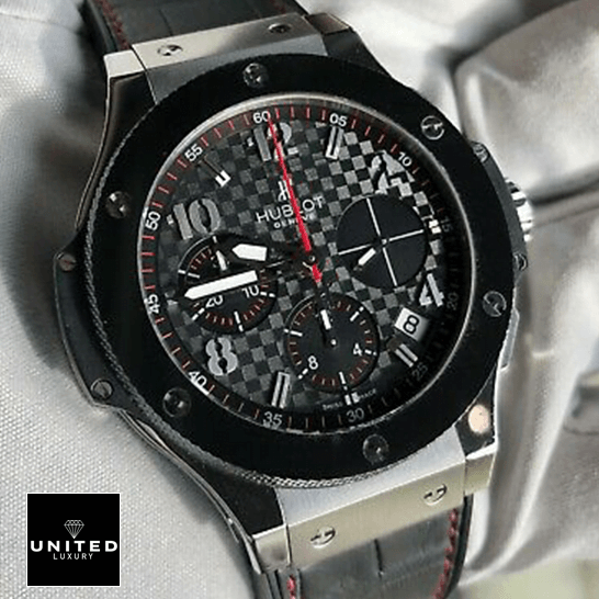 Hublot Big Bang Chronograph 342.SB.131.RX Authentic Clone 1:1 hublot big bang chronograph 342.SB .131 Hubloıt Black Dial Leather Black Rubber Bracelet Replica on the white glove hand