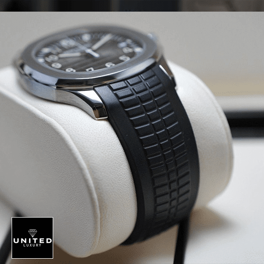 Patek Philippe Aquanaut 5167A-001 Detailed Replica patek aquanaut 5167A 001 replica left Patek Philippe Geneve Black Dial Black Rubber Bracelet Replica in the box