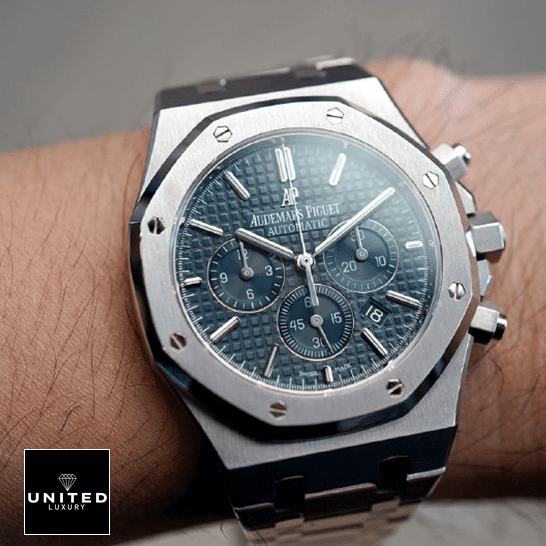 Audemars Piguet Royal Oak 26320ST.OO.1220ST.03 Top Replica 1:1 audemarspiguet royaloak 26320ST.OO .1220ST.03 replica hand audemarspiguet-royaloak-26320ST.OO_.1220ST.03-replica-hand