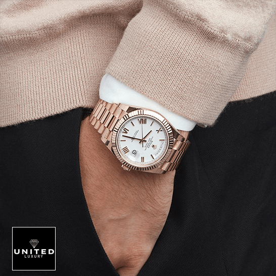 Rolex Day-Date 228235 "White Dial" Signature Replica 1:1 Rolex Day-Date 228235 Rose Gold Replica on is arm