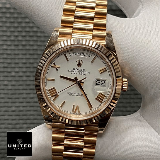 Rolex Day-Date 228235 "White Dial" Signature Replica 1:1 Rolex Day-Date 228235 Roman Gold Oyster Bracelet Replica on the hand