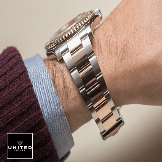 Rolex Yacht-Master 116621-0002 Collector’s Clone 1:1 rolex yacht master 116621 rose gold automatic brown dial replica stainless steel 1 Rolex 116621 Oyster Rose Gold Replica on the man wrist