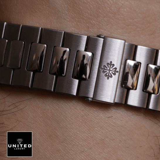 Patek Philippe Nautilus 5711/1A-010 Blue Dial Signature Replica 1:1 Patek Philippe 5711 1A 010 replica clasp Patek-Philippe-5711-1A-010-replica-clasp