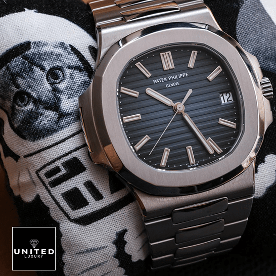 Patek Philippe Nautilus 5711/1A-010 Blue Dial Signature Replica 1:1 Patek Philippe 5711 1A 010 replica Patek Philippe Nautilus 5711/1A-010 Blue Dial Signature Replica 1:1 Patek Philippe 5711 1A 010 replica