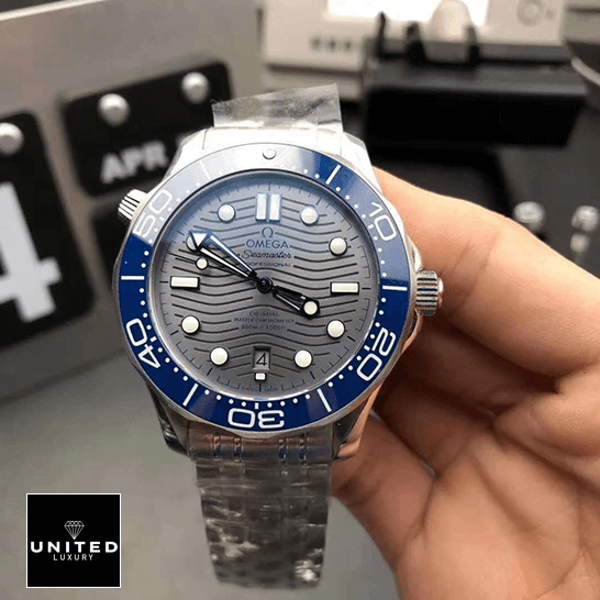 Omega Seamaster Diver 007 Edition 210.30.42.20.06.001 Ultra Realistic Replica omega seamaster diver 300m 210.30.42.20.06.001 replica front omega-seamaster-diver-300m-210.30.42.20.06.001-replica-front