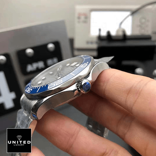 Omega Seamaster Diver 007 Edition 210.30.42.20.06.001 Ultra Realistic Replica omega seamaster diver 300m 210.30.42.20.06.001 replica rightside omega-seamaster-diver-300m-210.30.42.20.06.001-replica-rightside