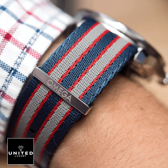 Omega Seamaster Diver 007 Edition White Dial 215.32.46.51.01.001 Exclusive Clone Edition omega seamasterdiver 300M 212.32.41.20.04.001 replica bracelet Omega Seamaster Diver 212.32.41.20.04.001 Buckle Red Blue Bracelet Replica on the wrist