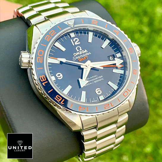 Omega Seamaster Planet Ocean 232.30.44.22.03.001 Precision Replica Edition omega seamaster planet ocean steel 232 30 44 22 03 001 blue dial fonr two Omega Seamaster Gmt Blue Bezel & Dial Replica steel grass background