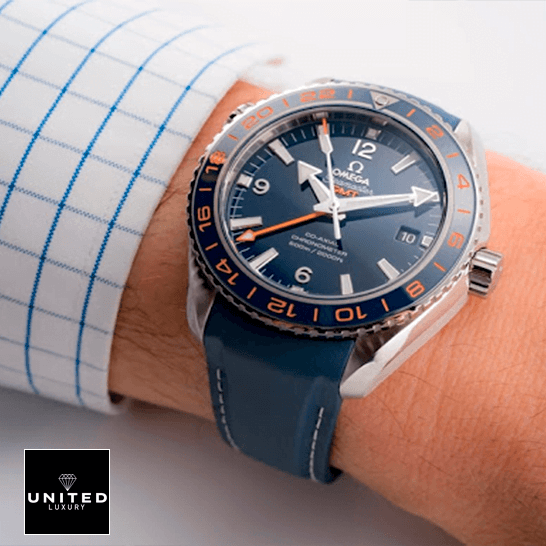 Omega Seamaster Gmt 232_32_44_22_03_001 Blue Bezel Replica on the man wrist