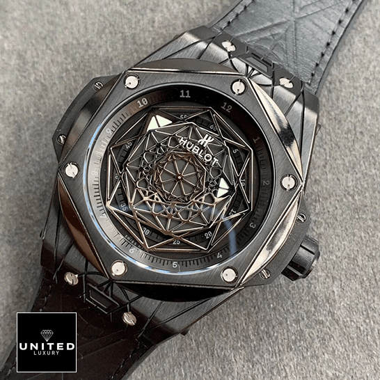 Hublot Big Bang "All Black" Ceramic 415.CX.1114.VR.MXM17 Next Level Replica hublot big bang sang bleu all black left Hublot Big Bang All Black Leather Bracelet Replica on the grey carpet