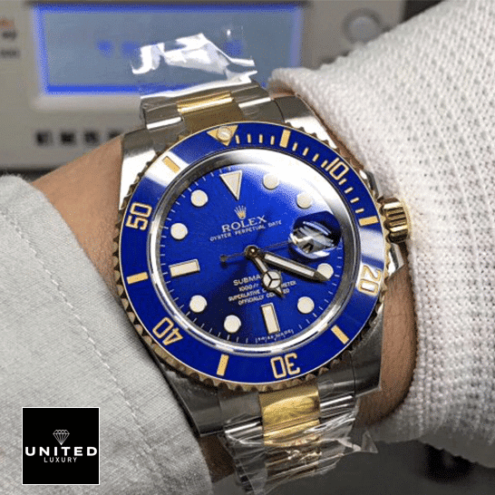 Rolex Submariner Date 16613 "Bluesy" Exclusive Clone Edition Rolex Submariner Date Two Tone Blue Dial 16613 Replica on his arm