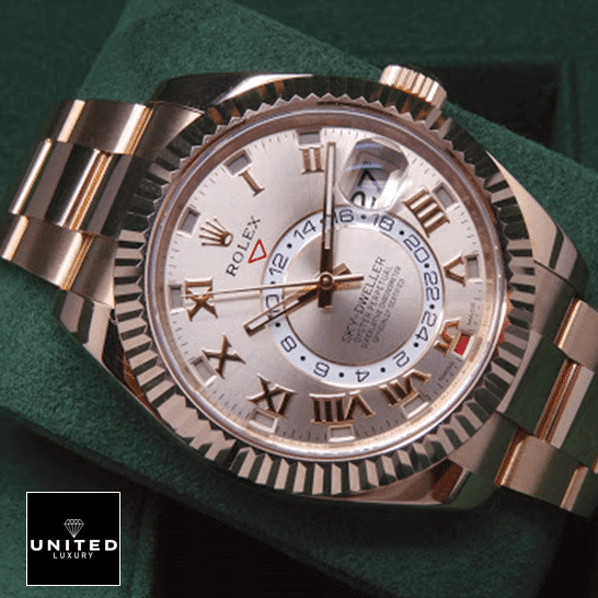 Rolex Sky-Dweller 326935 "Everose Gold" Handcrafted Replica Edition rolex sky dweller everose gold sundust dial 326935 oyster right Rolex Sky Dweller Everose Gold Stainless Steel 326935 ın Green Stand