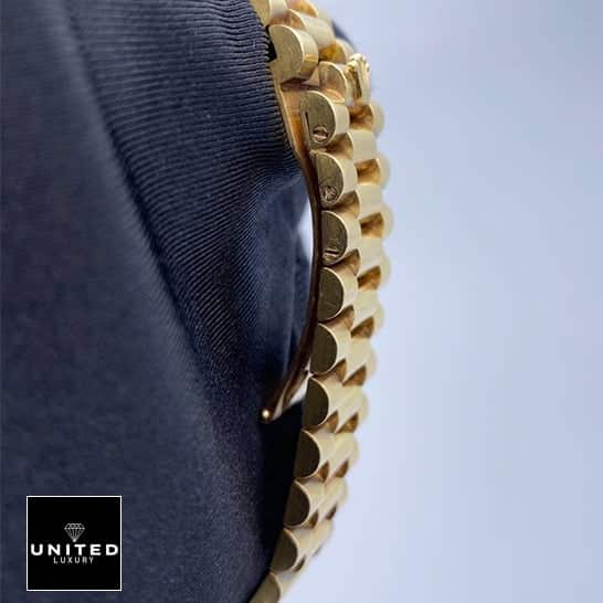 Rolex Datejust "Ivory Dial" 228239 High-End Clone Quality qw1 Rolex Day-Date 40 228239 on the Rolex logo Gold Oyster Bracelet Replica Left Side