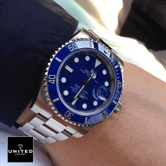 Rolex Submariner Date 116619 "Smurf" Perfect Duplicate Edition Rolex Submariner Blue Dial 116619lb-0001 Replica on his arm