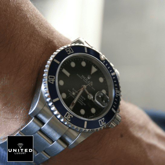 Rolex Submariner Date 16610 "Black Dial" Master Clone Quality rolex submariner 16610 replica hand Rolex Submariner Date 16610 S.Steel Oyster Bracelet Black Dial Replica on his arm