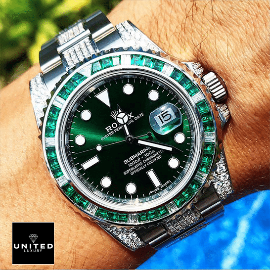 Rolex Submariner 116610LV "Hulk Iced Out" Premium Replica 1:1 Rolex Submariner Hulk 116610LV Gem-Set Bezel Iced Out Replica on his arm