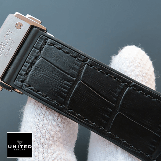 Hublot Big Bang Unico 505.TX.0170.LR "Skeleton Dial" First-Class Clone Hublot Classic Fusion Black Leather Bracelet Steel Clasp Replica on the white glove hand