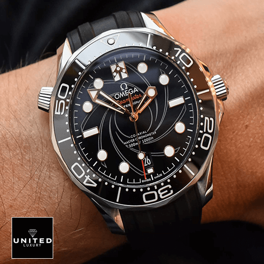 Omega Seamaster Aqua Terra 220.10.41.21.03.001 "Master Chronometer" Ultra Accurate Clone Omega Seamaster Black Dial Rubber Black Bracelet Replica on the wrist