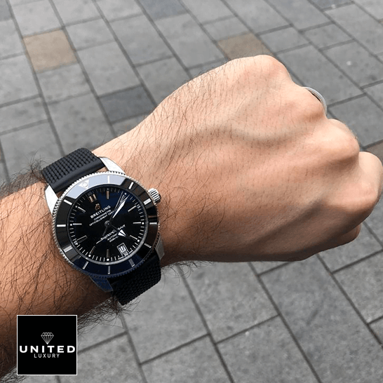 Breitling 128348RBR-0030 "Black Dial" Premium Clone Replica Breitling Superocean Heritage Automatic Replica on the man wrist