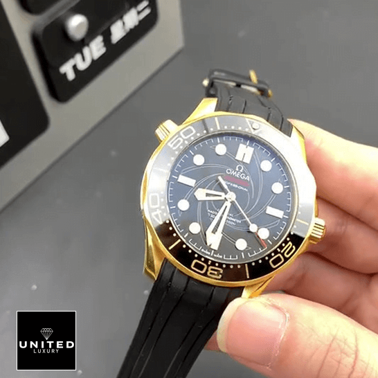 Omega Seamaster Diver 210.30.42.20.01.001 "Black Dial" Masterpiece Clone Omega Seamaster Diver 300m Gold Case Black Bezel Replica on the hand