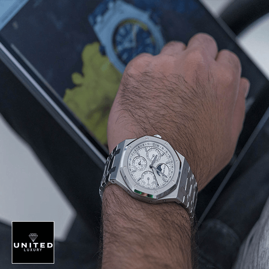 AP Royal Oak Offshore 26574ST.OO.1220ST.01 Super Clone audemars piguet royal oak prepetual calendar 26574ST.OO .1220ST.01 replica man unitedluxurynet 1 Audemars Piguet White Dial Steel Case Replica on the man wrist