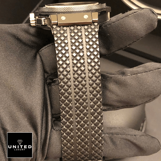 Hublot Big Bang 301.CX.130.RX "Black Magic" Top Tier Replica Edition hublot big bang 301.cx .130.rx replica bracelet 1 Hublot Big Bang 301.cx_.130.rx Black Rubber Bracelet Replica on the black glove hand