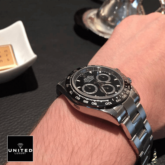 Rolex Daytona Cosmograph 116520 "Black Dial" Ultra Realistic Copy rolex daytona 116500LN stainless steel black dial oyster Rolex Daytona 116500ln-0002 Black Bezel Oyster Replica on his arm
