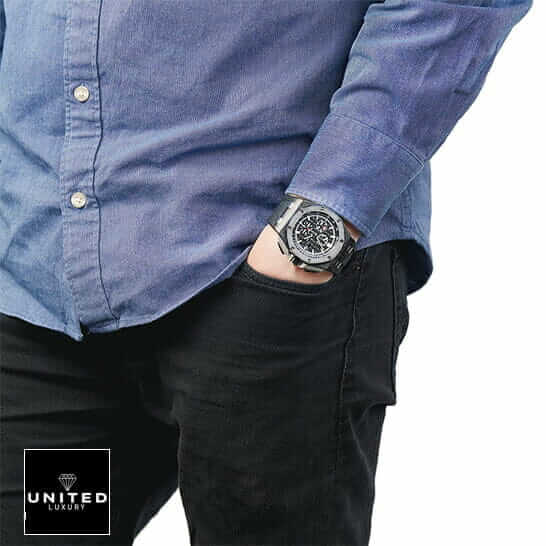 Audemars Piguet Royal Oak Offshore 26400AU.OO.A002CA.01 Premium Clone Edition ap royal oak carbon replica AP Royal Oak Black Dial Carbon Case Black Rubber Bracelet Replica on the man wrist