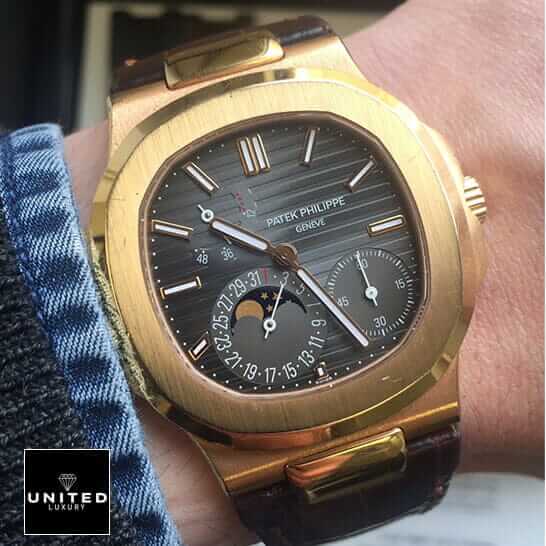 Patek Philippe Nautilus 5712R-001 "Rose Gold" High Fidelity Replica patek nautilus 5712r rose gold luxury 4 Patek Philippe Nautilus Black Dial Rose Gold Replica on the man wrist
