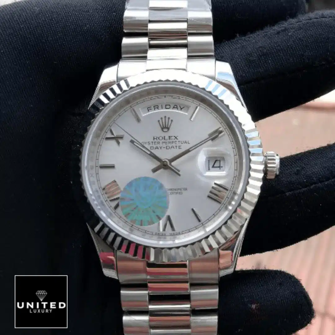 Rolex Day-Date 228239 "White Gold" Next Level Replica Yeni Proje 8 Day-Date 228239 Roman Fluted Bezel White Dial Replica on the hand