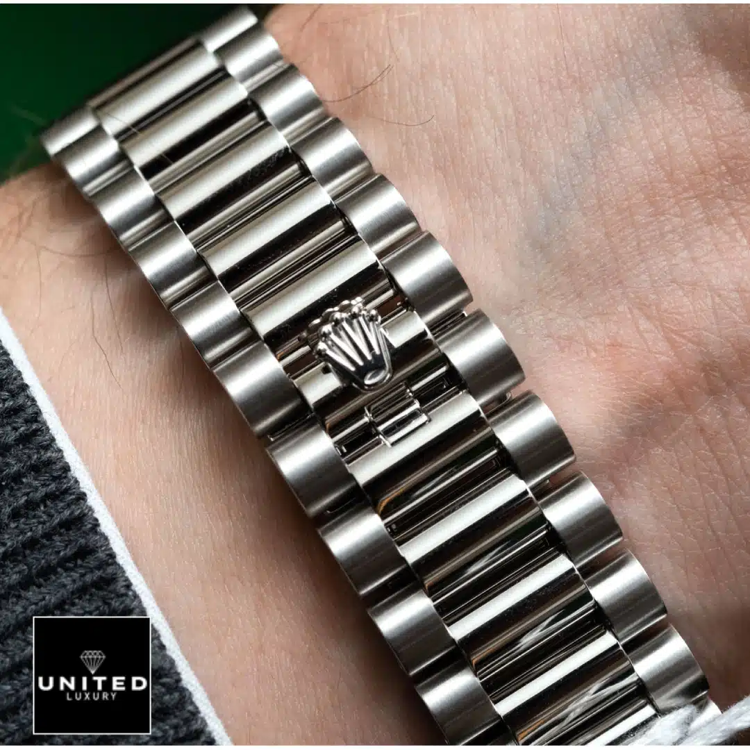 Rolex Day-Date 228236 "Ice Blue Grooved" Super Clone Quality Yeni Proje 3 8 Rolex Day Date Perpetual 228236 Replica Stainless Steel Oyster Bracelet on the Rolex logo