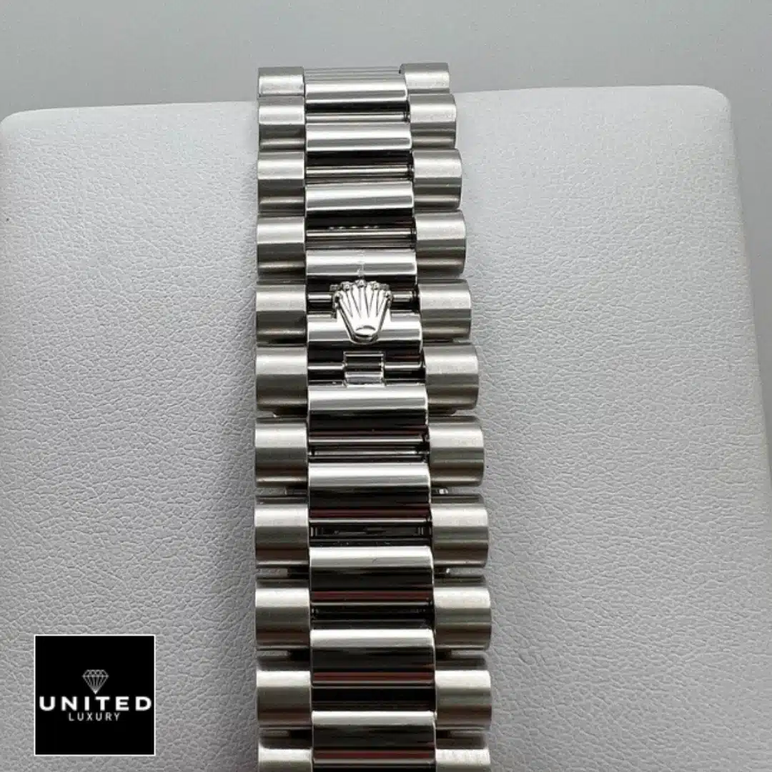 Rolex Day-Date 228238 "Olive Green" Mirror Replica 1:1 Yeni Proje 4 7 Rolex Day Date 228349RBR Replica Stainless Steel Oyster Bracelet on the Rolex logo