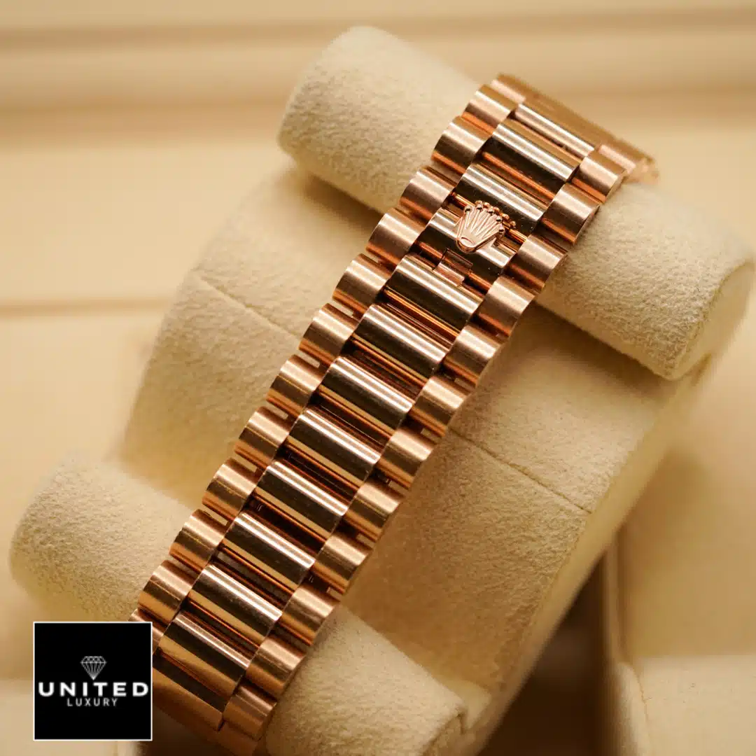 Rolex Day-Date 40 228345RBR Replica Rose Gold Oyster Bracelet on the Rolex Logo