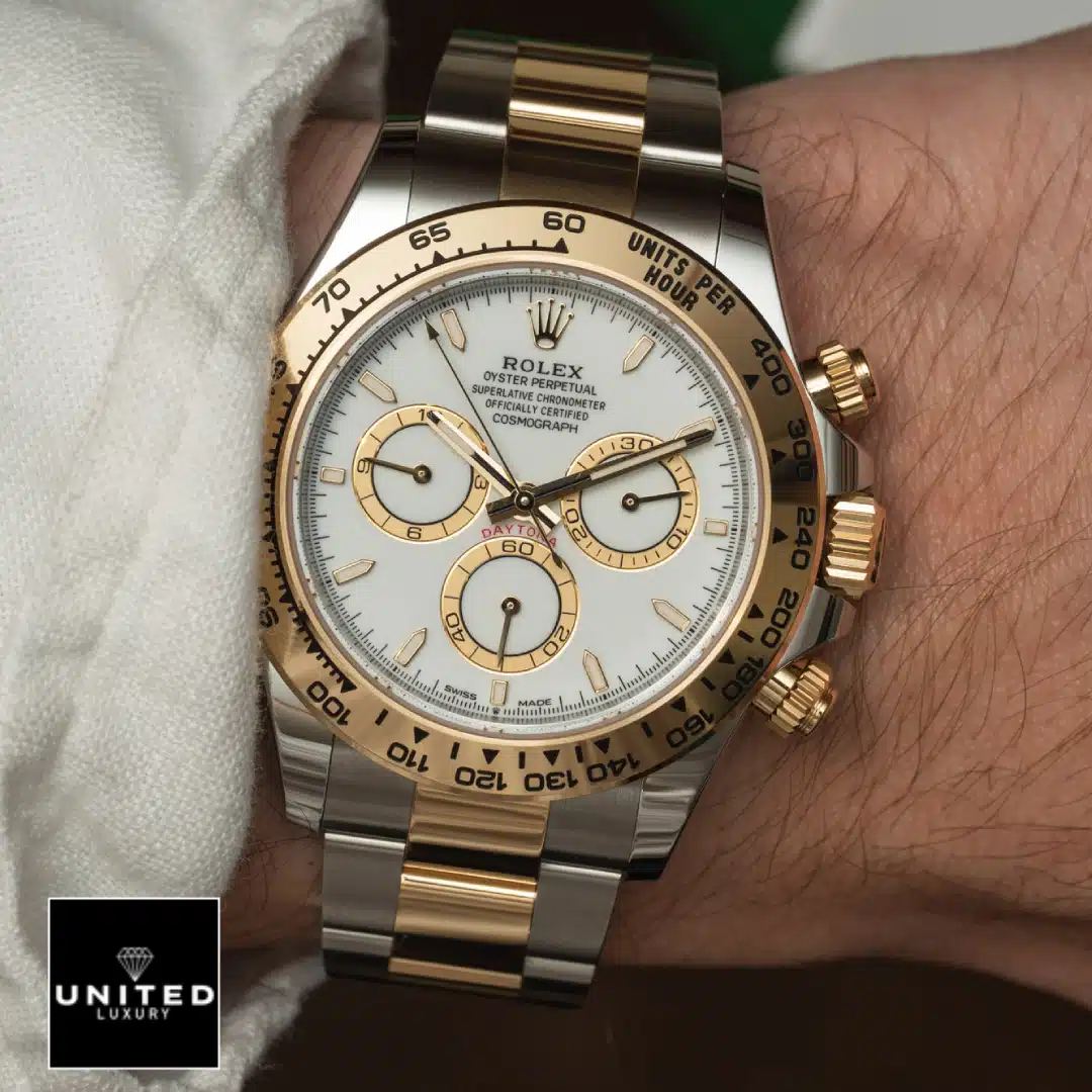 Rolex Daytona Cosmograph White Dial 116503 Replica on his arm