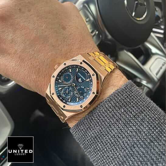 Audemars Piguet Royal Oak Blue Dial Gold Case Replica on the man wrist in car