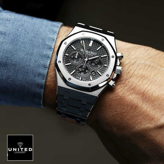 Audemars Piguet Royal Oak Black Dal Stainless Steel Replica on the man wrist