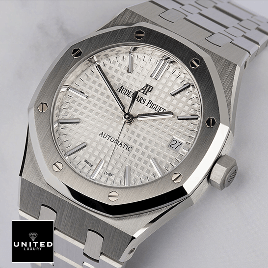 Audewmars Piguet Royal Oak White Dial 15400ST.OO_.1220ST Replica white background