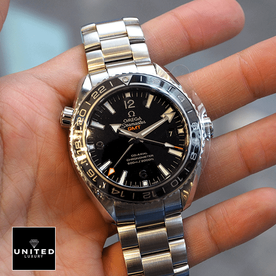 Omega Seamaster 232.30.44.22.01.001 GMT Black Bezel Replica on the hand