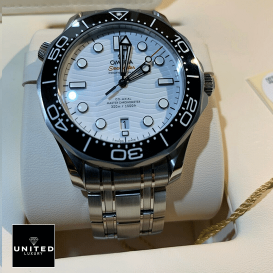 Omega Seamaster Diver Steel 210.30.42.20.04.001 White Dial Replica in the box