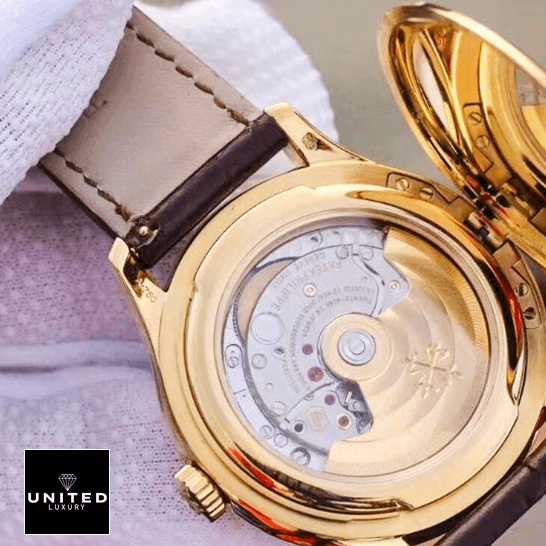 patek_philippe_5227J_001_calatrava_5227_yellow_gold_silver_back_unitedluxurynet