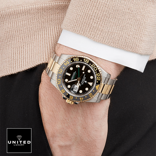 Rolex GMT-Master II 116713 Two Tone Oyster Replica on his arm